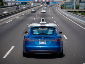 key differences between tesla’s autopilot and full self-driving capabilities